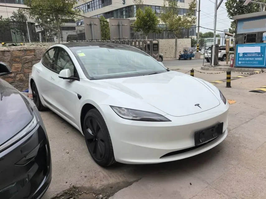 Tesla 2025 Model 3 Rear-Wheel-Drive Edition (facelift) Automatic Transmission 3