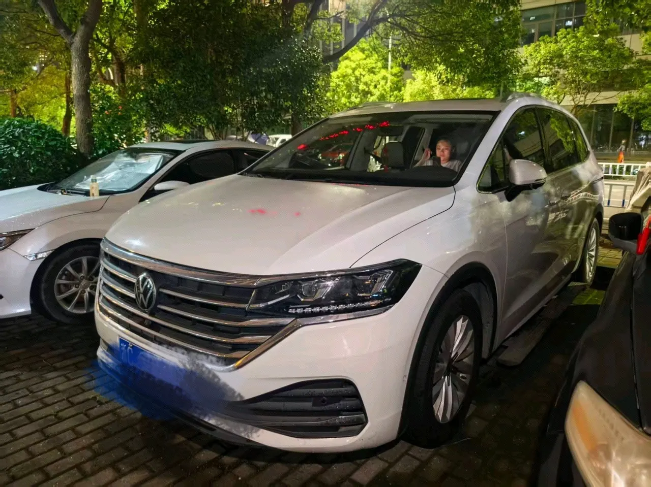 Open image lightbox: Volkswagen 2020 models of Wei ran (Viloran) 2.0TSI 330TSI business edition automatic gear