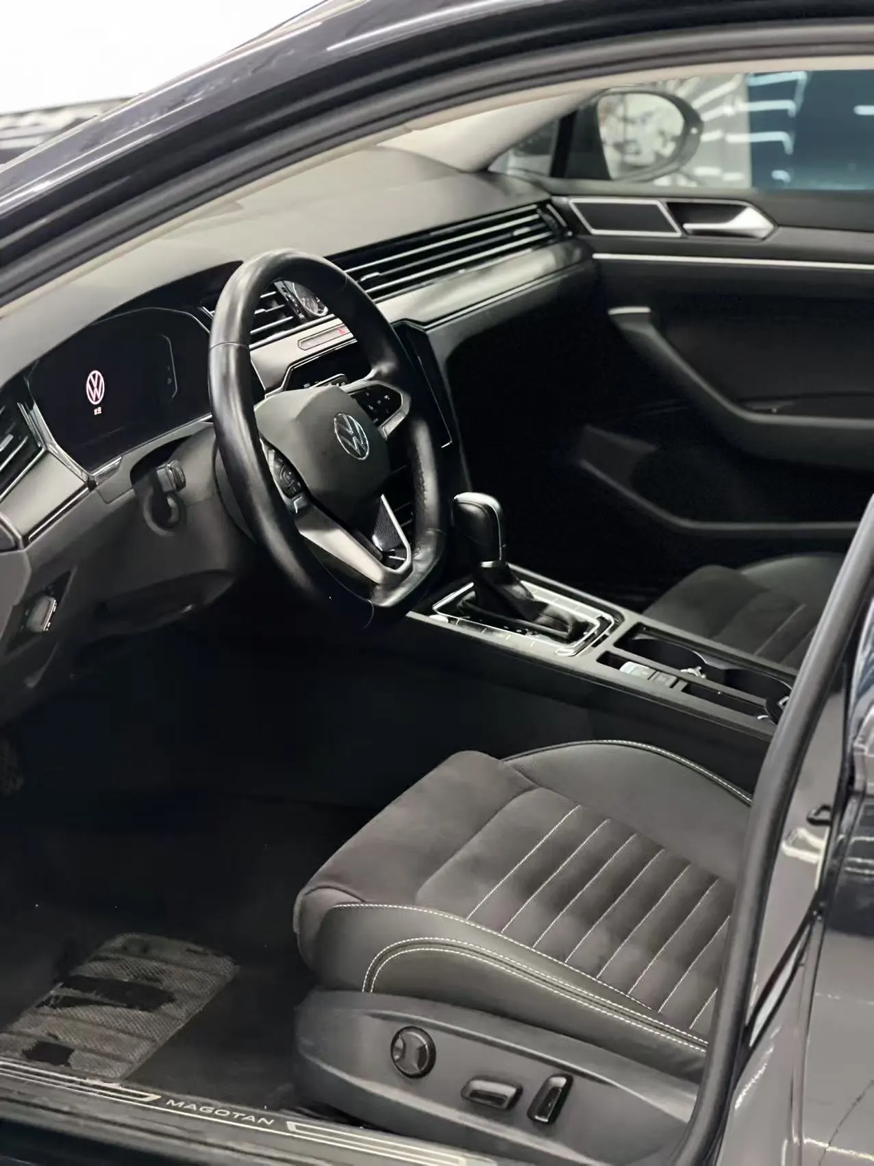 Volkswagen 2020 Magotan 2.0TSI 330TSI luxury automatic transmission 3