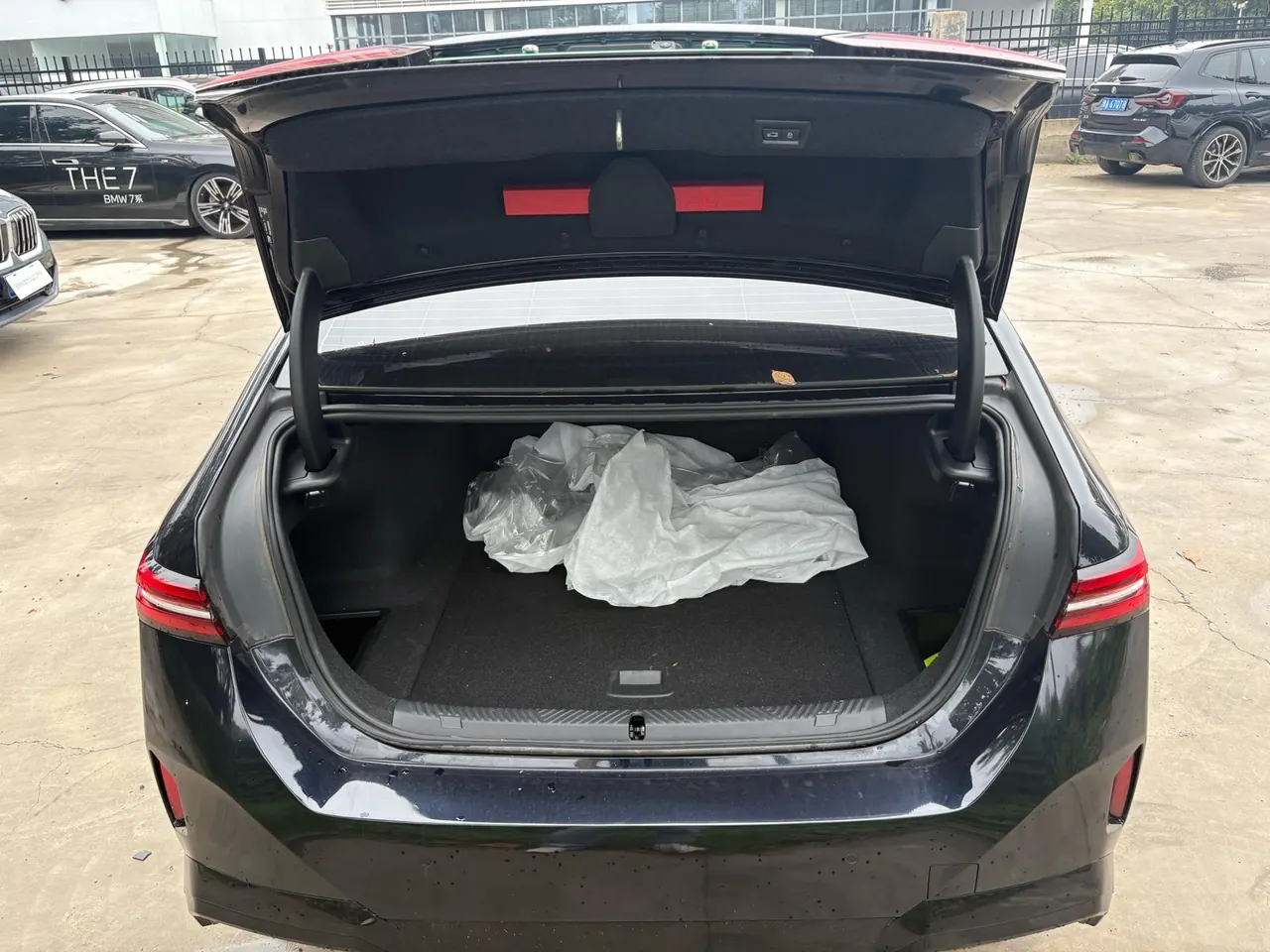 BMW 2025 i5 eDrive 40L M sports suit automatic gear 11