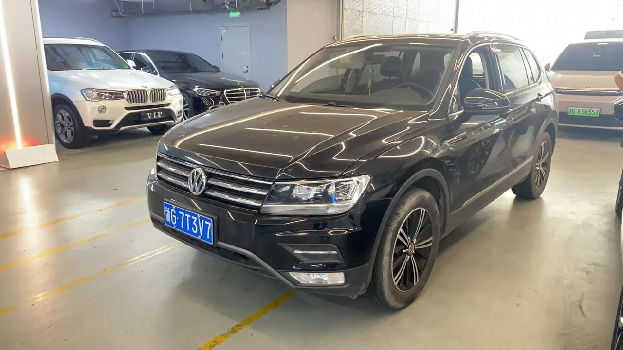 Open image lightbox: Volkswagen 2020 Tiguan L 2.0TSI 330TSI Two-Drive Panoramic Comfort Edition Automatic Gear