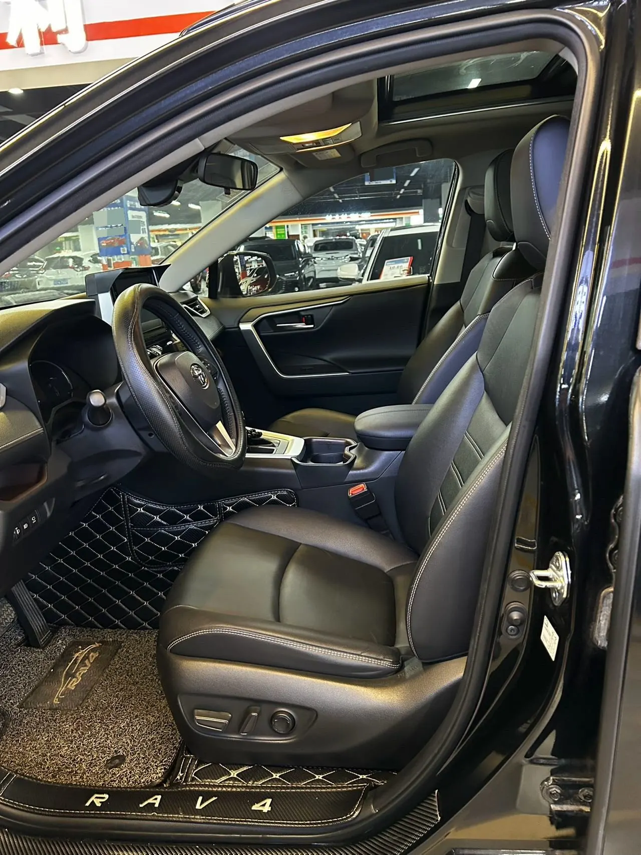 Toyota 2020 RAV4 Rongbo 2.0 Stepless Two-Drive Premium Edition Automatic Gear 3