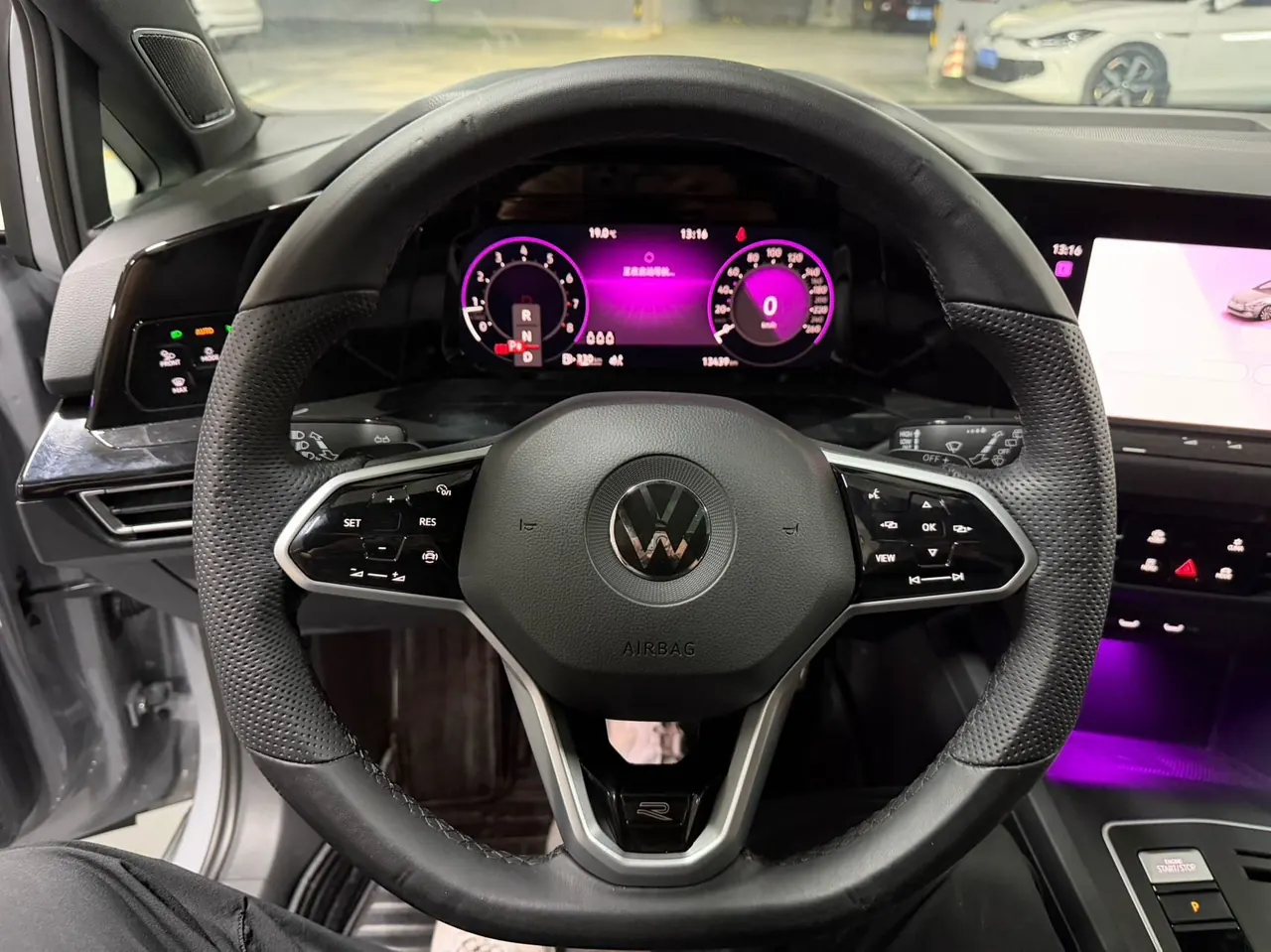 Volkswagen 2023 Golf 8 R-Line 1.4TSI 280TSI Automatic 10