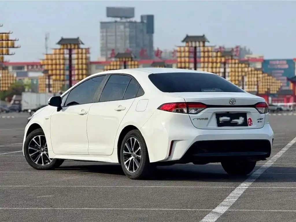 Toyota 2023 Lei Ling Shuangqing 1.8 Stepless Intelligent Electric Hybrid Deluxe Edition Automatic Gear 5