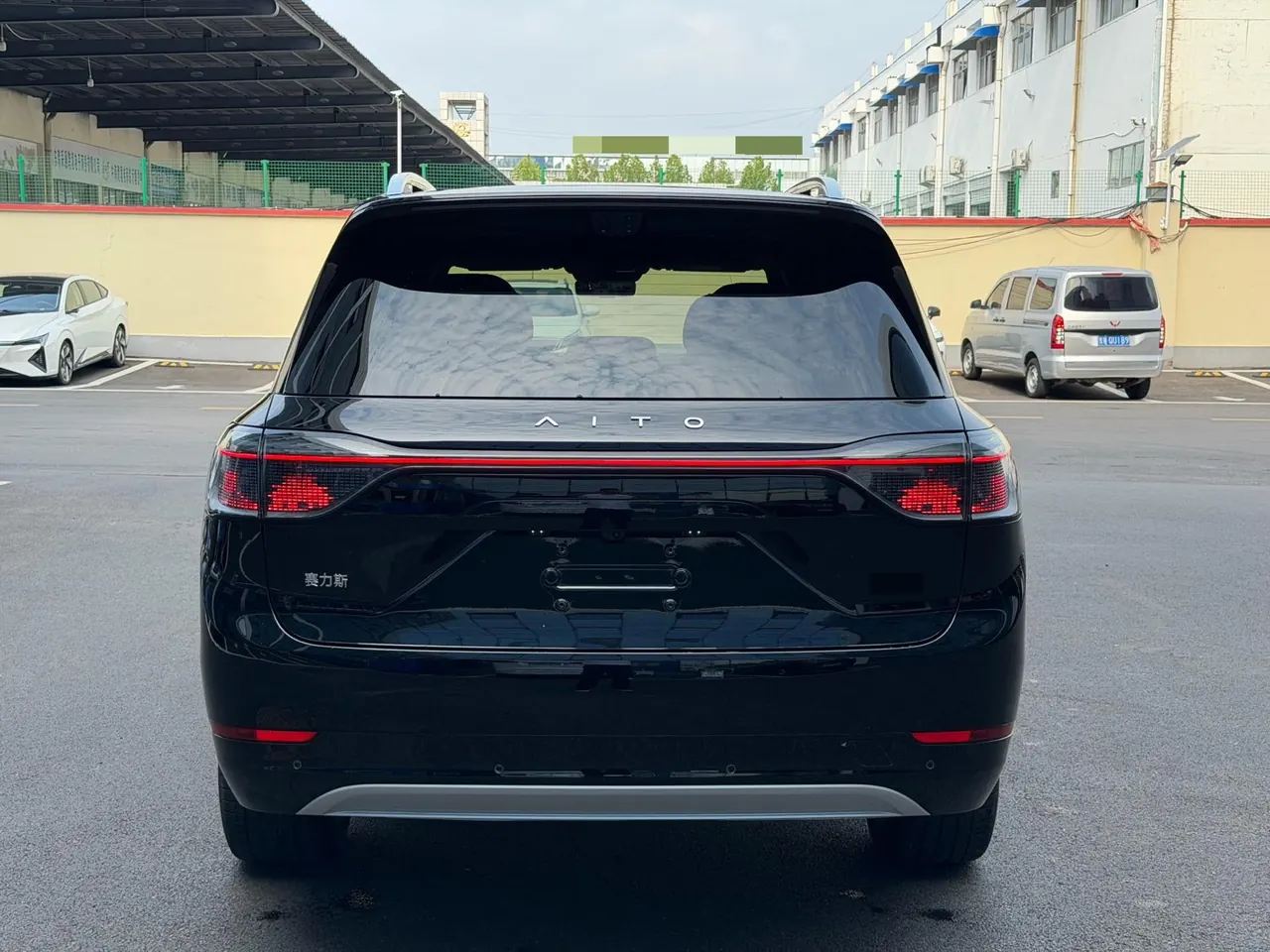 AITO 2025 AITO M9 extended range Ultra version 52kWh5 seat version automatic gear 6