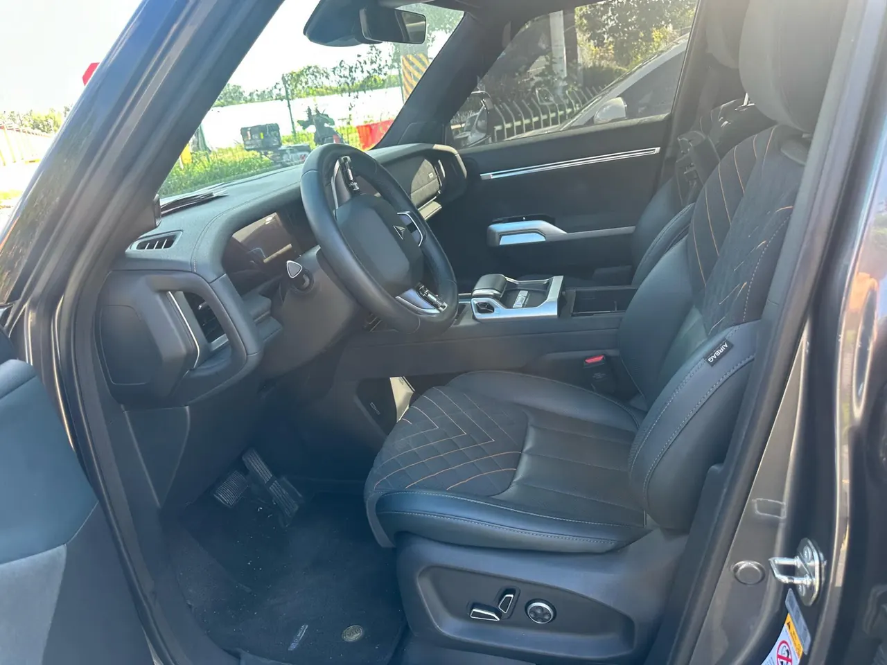 ChangAn Deepal 2024 G318 four-wheel drive air suspension version of automatic gear 4
