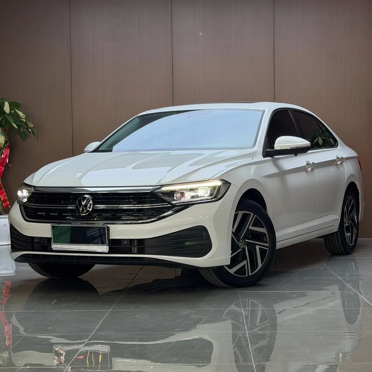 打开图片灯箱:Volkswagen 2025 Sagittarius 1.5TSI 300TSI Exceed Edition (Modified) Automatic Gear