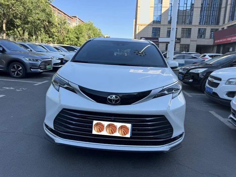 Toyota 2024 Sana 2.5 Stepless Four-wheel Drive Premium Edition Automatic Transmission 2