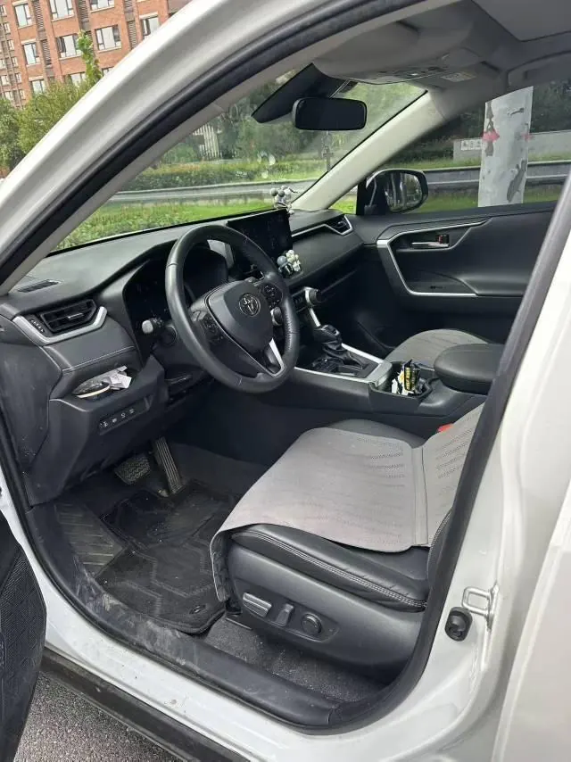 Toyota 2023 RAV4 Rongbo 2.0 Stepless Two-Drive Fashion Plus Edition Automatic Gear 2