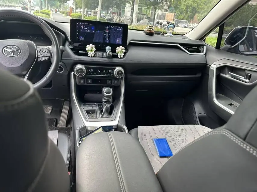 Toyota 2023 RAV4 Rongbo 2.0 Stepless Two-Drive Fashion Plus Edition Automatic Gear 4