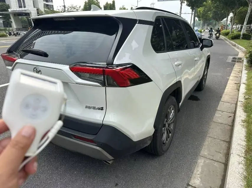 Toyota 2023 RAV4 Rongbo 2.0 Stepless Two-Drive Fashion Plus Edition Automatic Gear 5