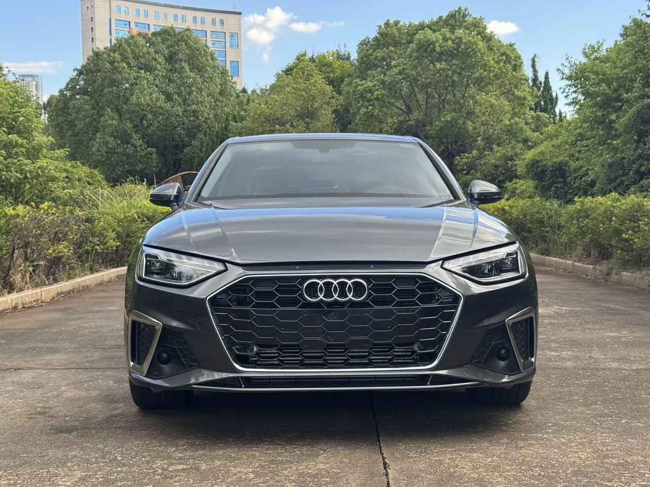 Audi 2023 A4L 2.0TFSI 40TFSI Fashion Dynamic Automatic 3