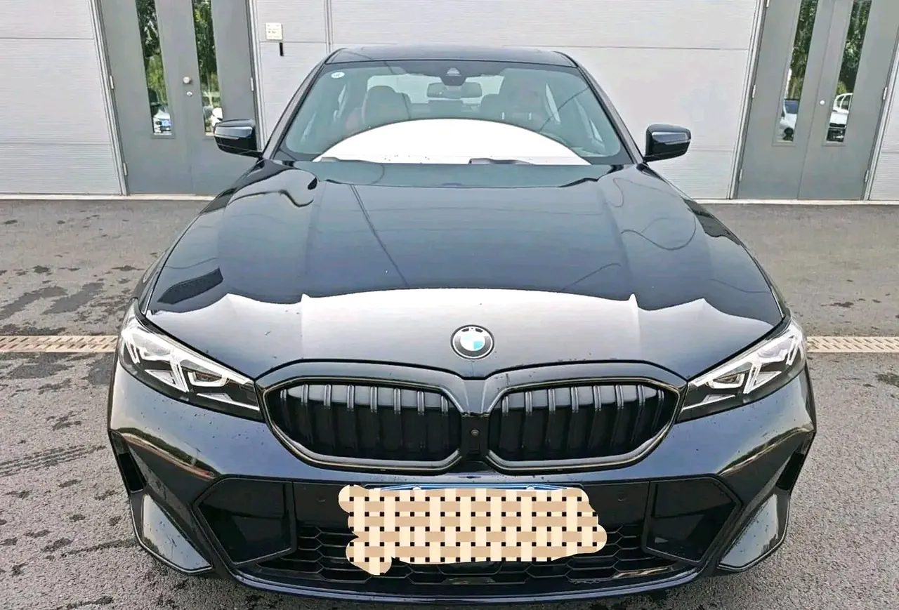 BMW 3 Series 2025 model 330i 2.0T M Sport Night Edition with automatic transmission 2