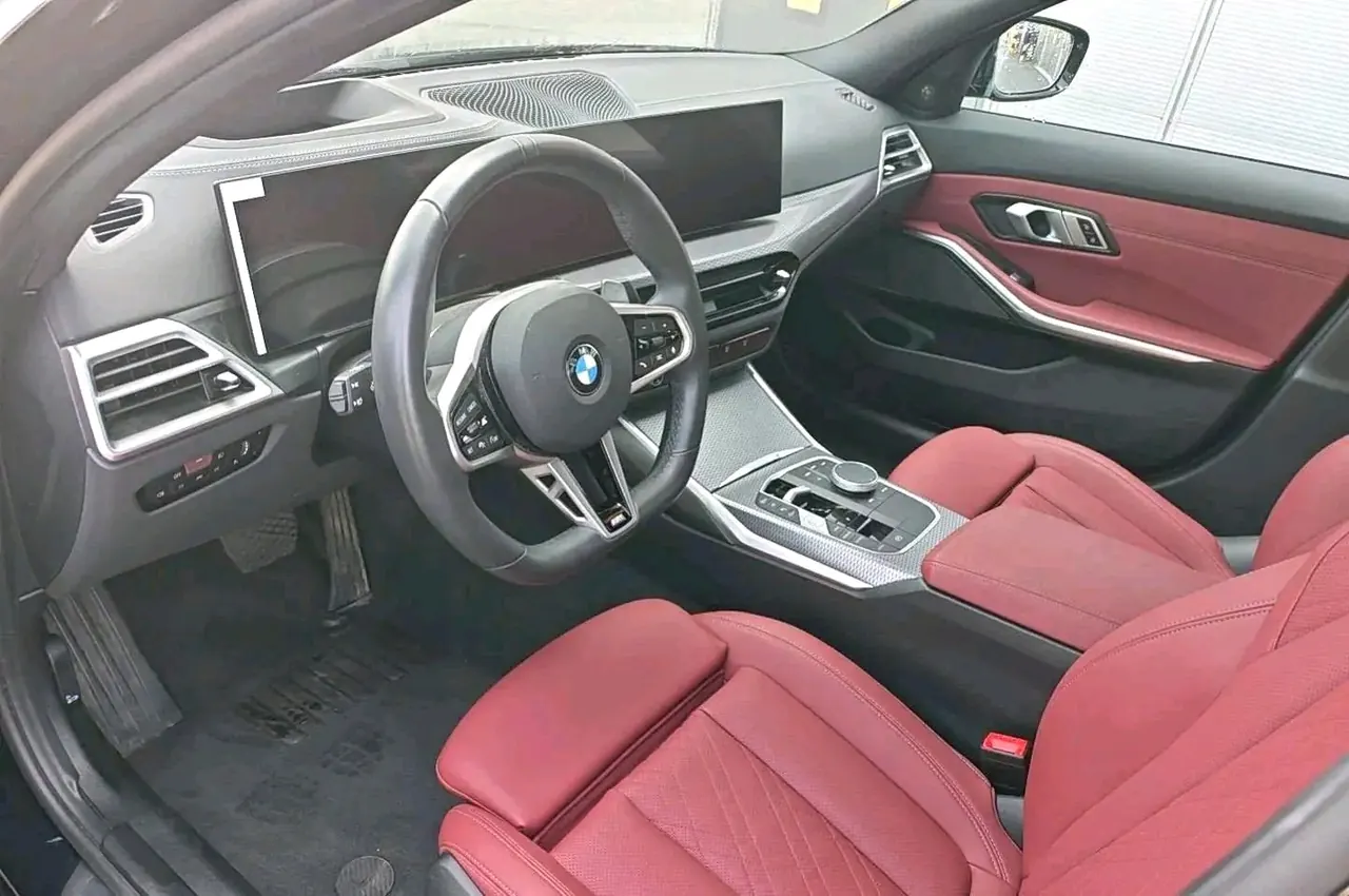 BMW 3 Series 2025 model 330i 2.0T M Sport Night Edition with automatic transmission 3