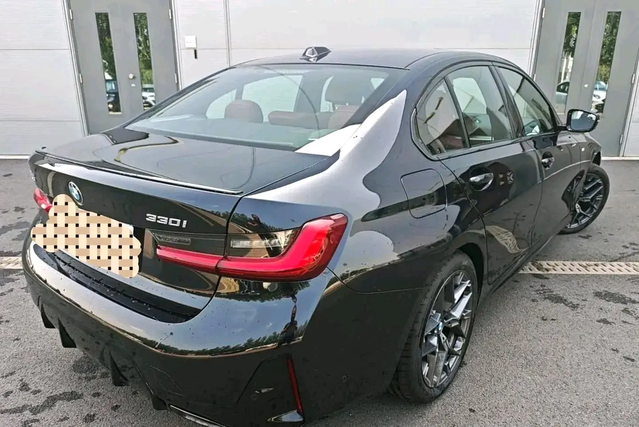 BMW 3 Series 2025 model 330i 2.0T M Sport Night Edition with automatic transmission 5