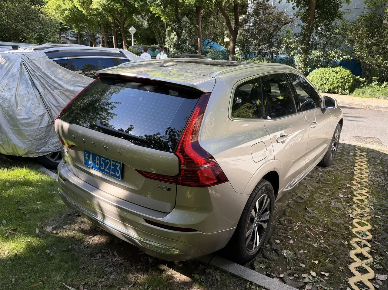 Volvo 2024 XC60 48V 2.0T B5 4-wheel-drive Zhiyi Deluxe Edition Automatic Gear 4