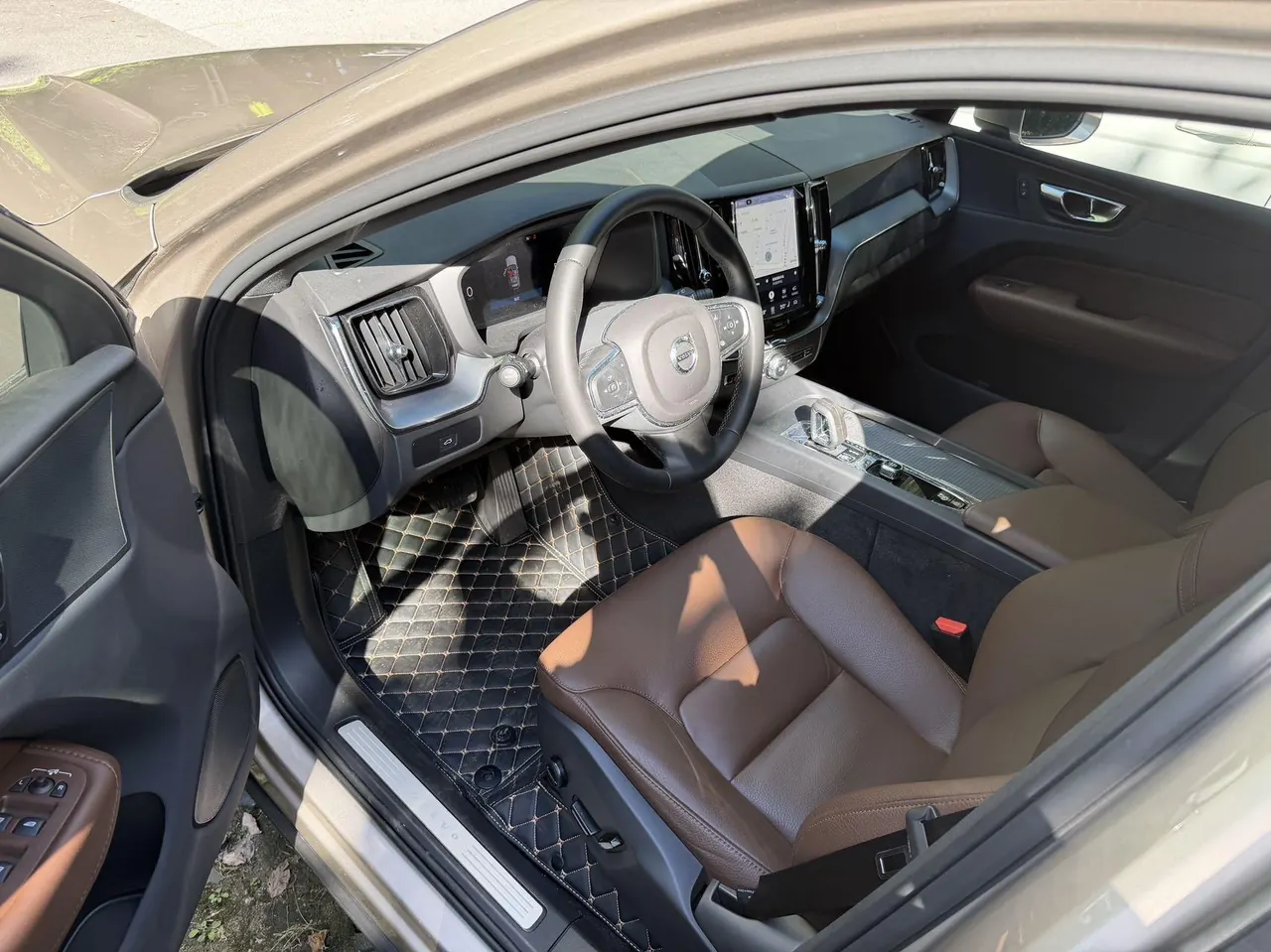 Volvo 2024 XC60 48V 2.0T B5 4-wheel-drive Zhiyi Deluxe Edition Automatic Gear 8
