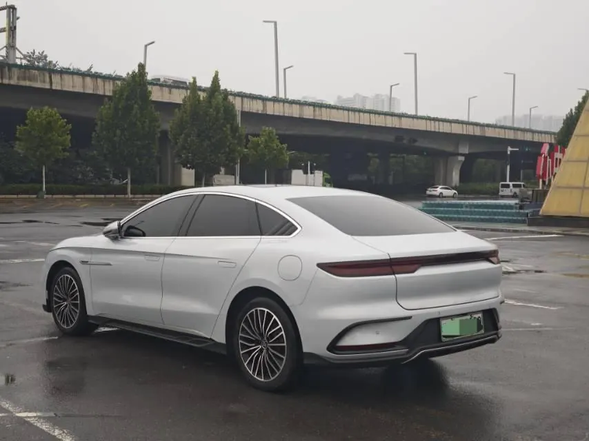BYD 2024 Han DM-i 1.5T stepless glory version 121KM honorable automatic gear 3