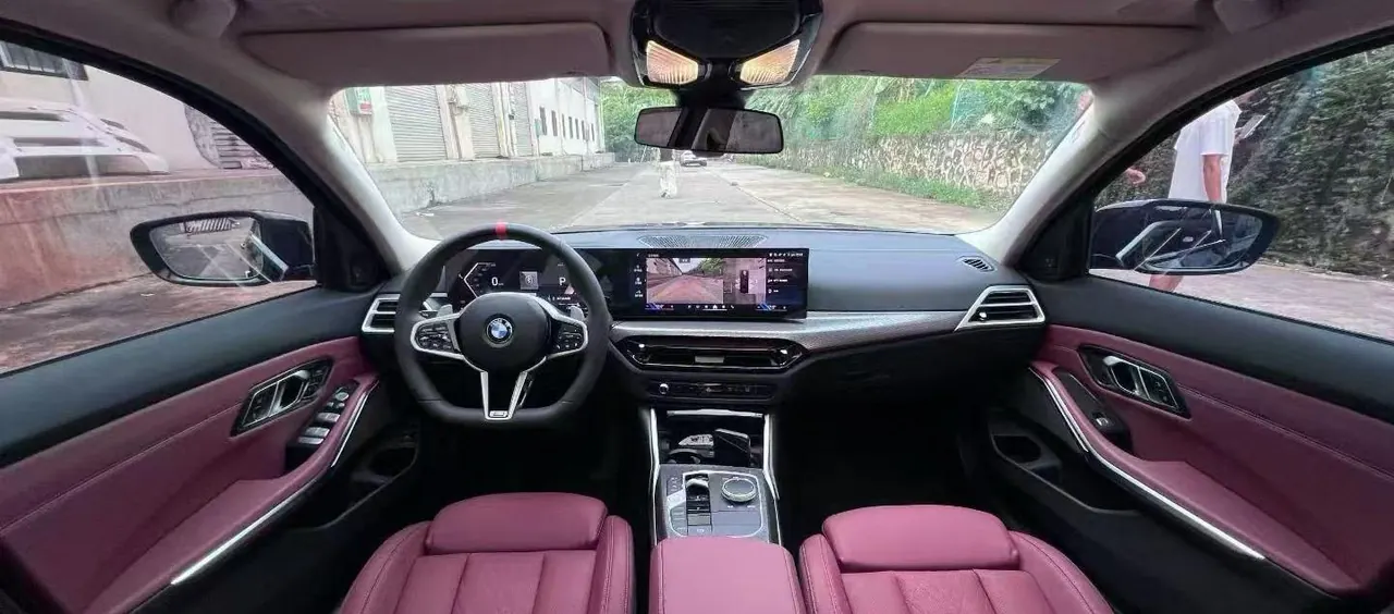 BMW 3 Series 2025 model 330i 2.0T M Sport Night Edition with automatic transmission 4