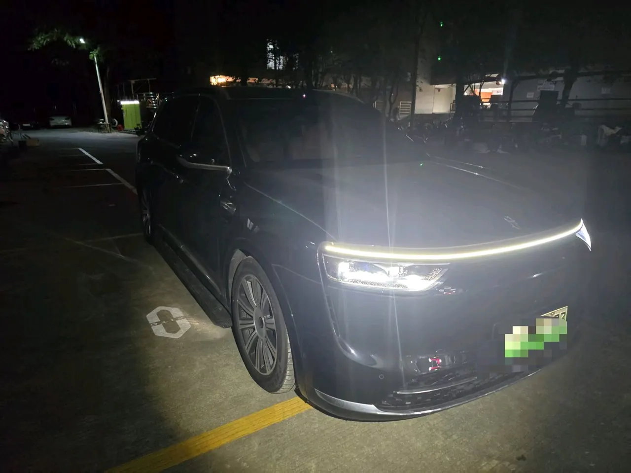 Open image lightbox: AITO 2025 AITO M8 Max Edition 53.4kWh 6-seat Edition Automatic Gear