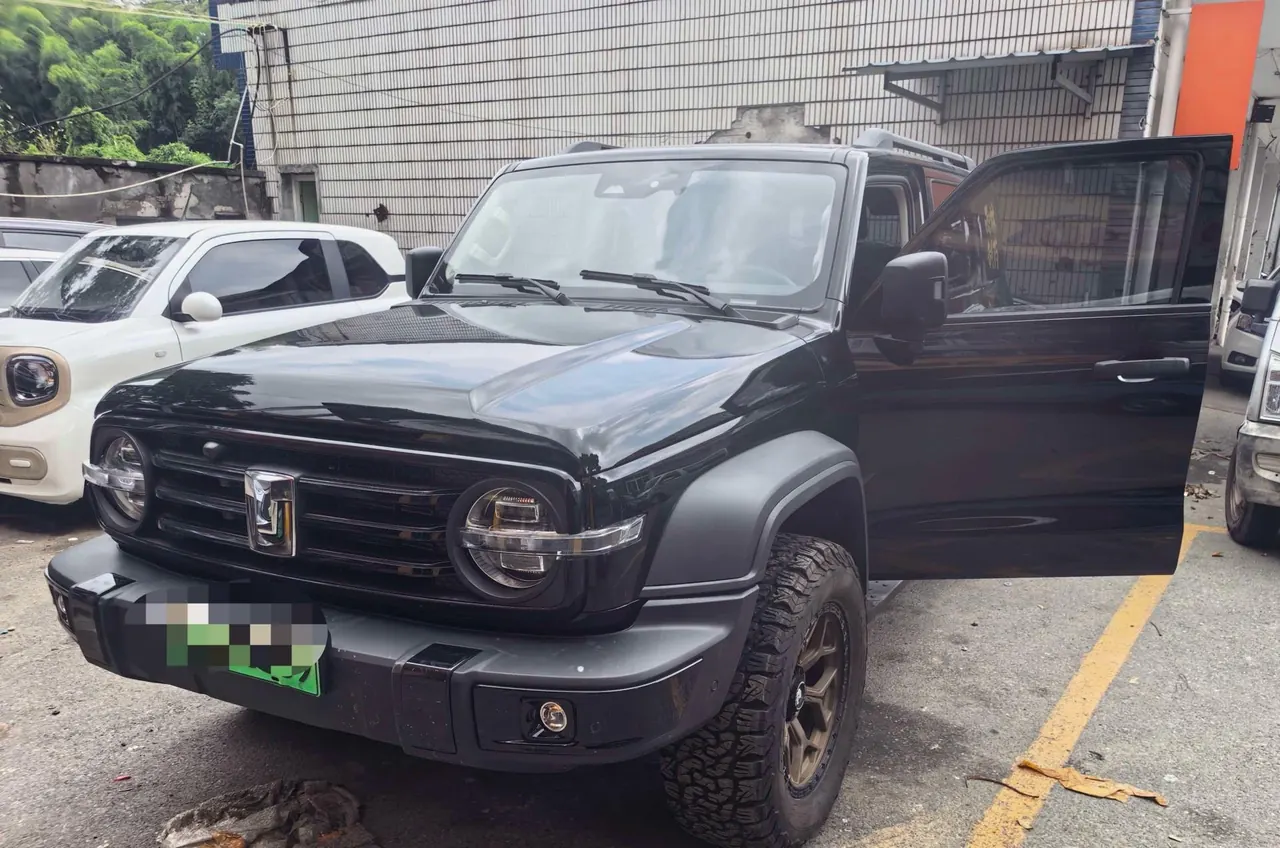 Tank 2025 model Tank 300 Hi4-T 2.0T Hi4-T automatic transmission 3