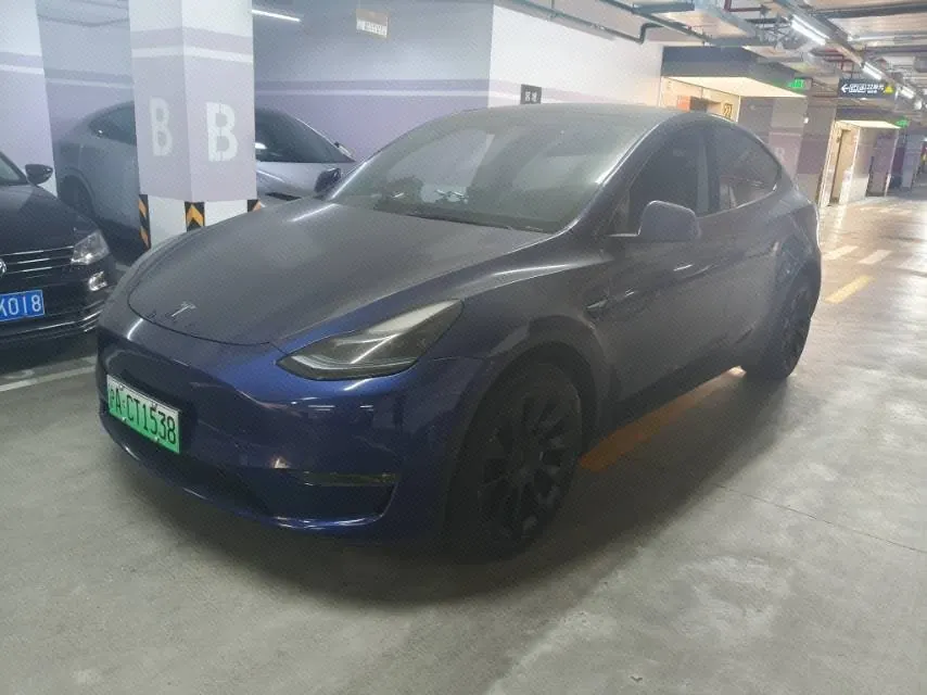 Open image lightbox: Tesla 2023 Model Y long endurance all-wheel drive version automatic transmission