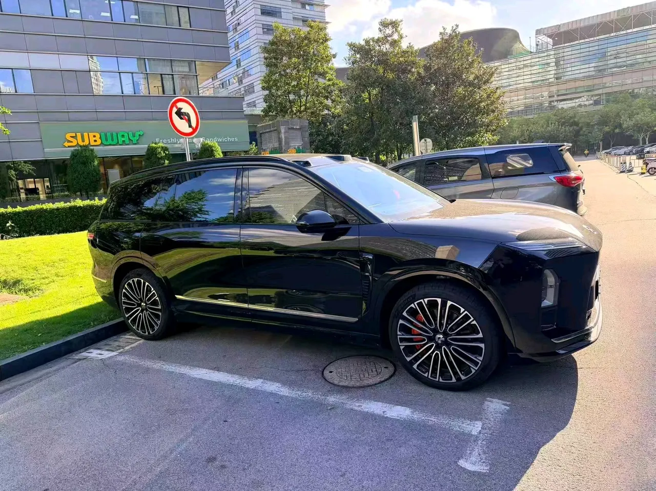 NIO 2026 ES8 6‑Seater Executive Signature Edition Automatic Transmission 3