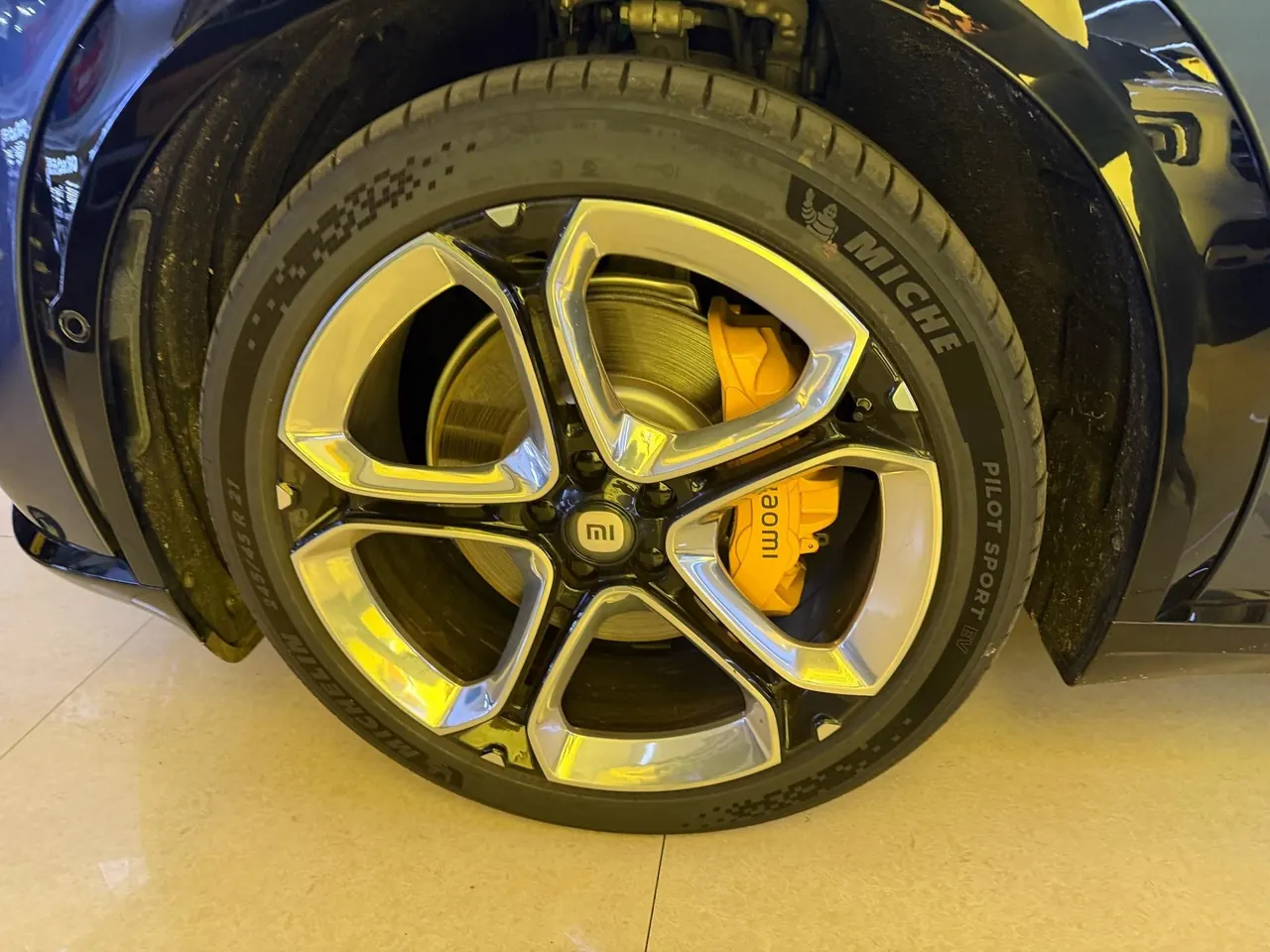 MI 2025 YU7 Long Endurance Four-wheel Drive Pro Edition Automatic Gear 3