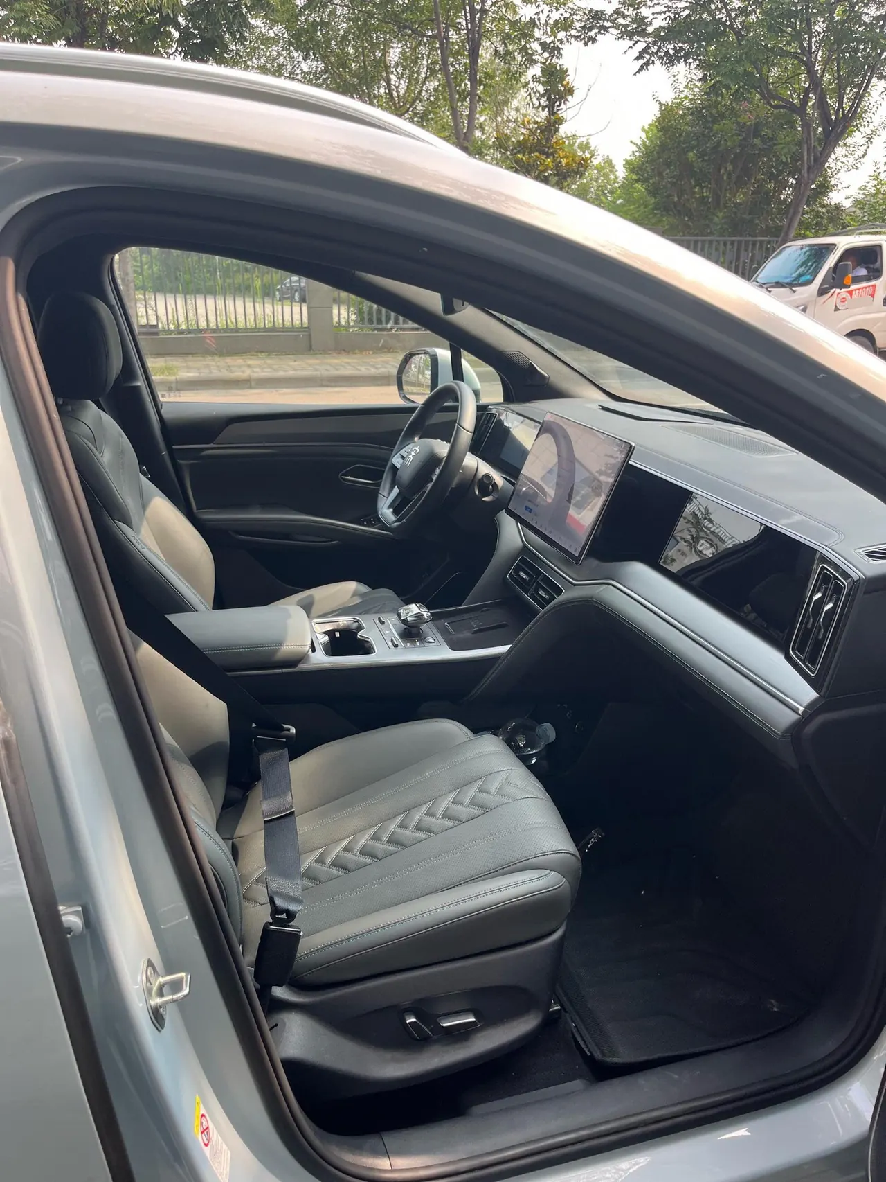 BYD 2025 Song L DM-i 1.5 Stepless Smart Driving Edition 160km Exceed Automatic Transmission 5