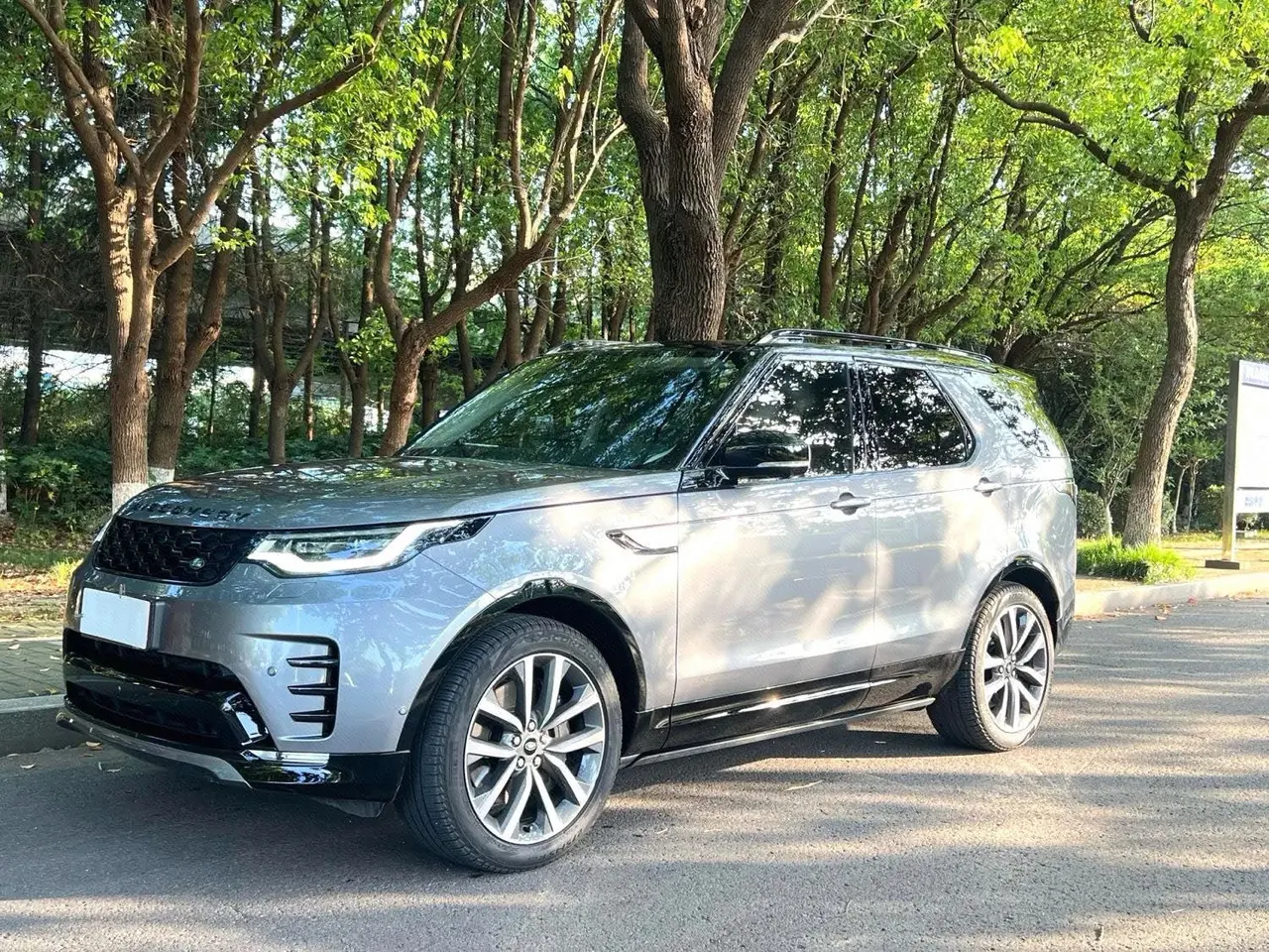 打开图片灯箱:Land Rover Discovery (Imported) 2025 Discovery 5 48V 3.0T 360PS Dynamic SE Automatic Gear