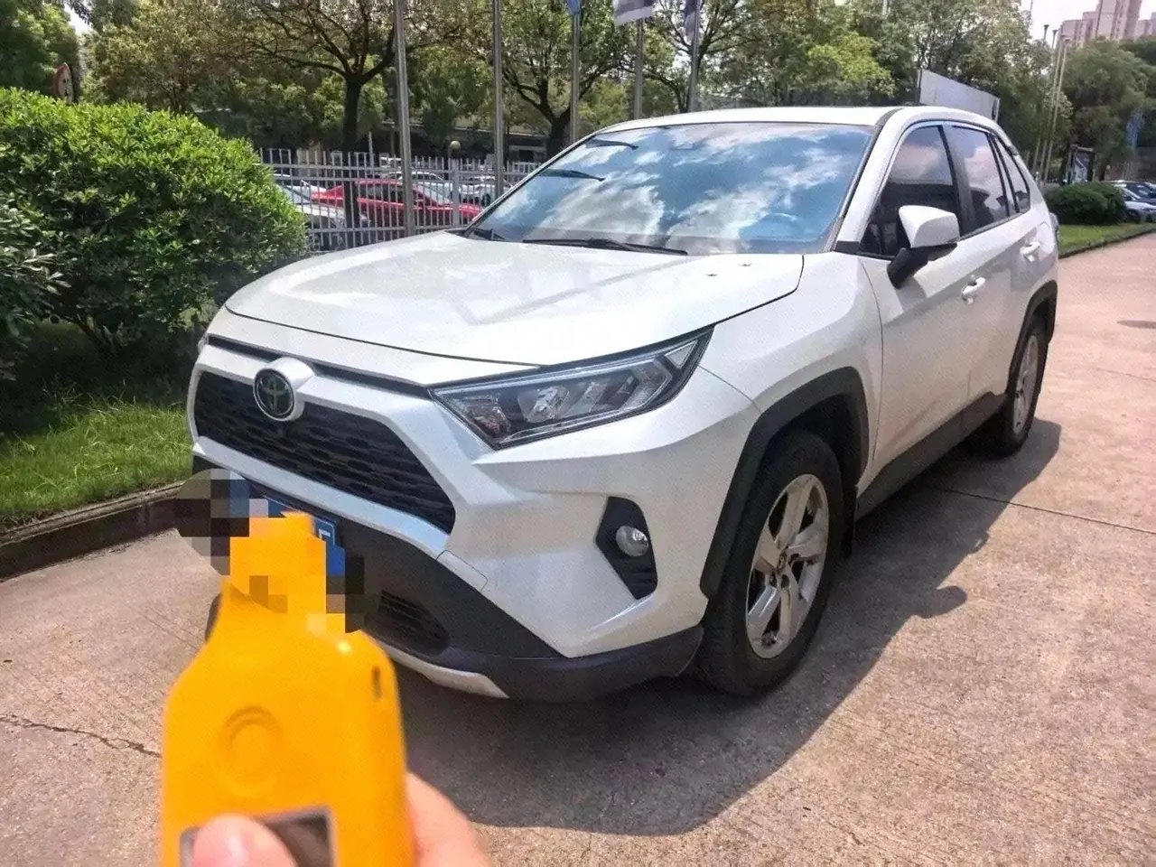打开图片灯箱:Toyota 2023 RAV4 Rongbo 2.0 Stepless Two-Drive Fashion Plus Edition Automatic Gear