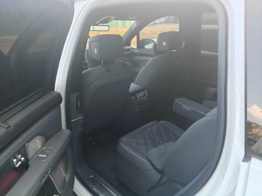 NIO 2026 ES8 6-seat executive deluxe automatic gear 4