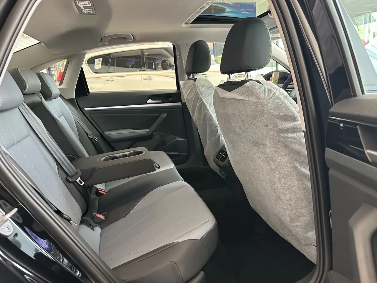 Volkswagen 2026 LaVida 1.5 5 Million Edition Automatic 5