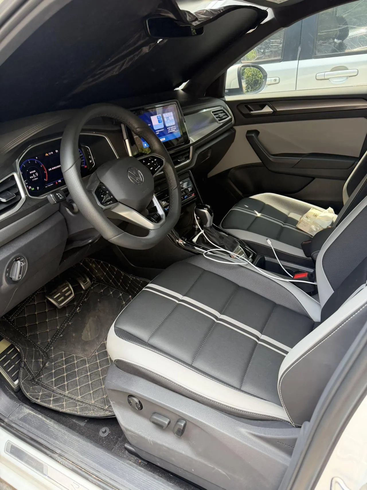 Volkswagen 2024 Tange 1.5TSI 300TSI Two-Drive Chen Guang Edition Automatic Gear 3