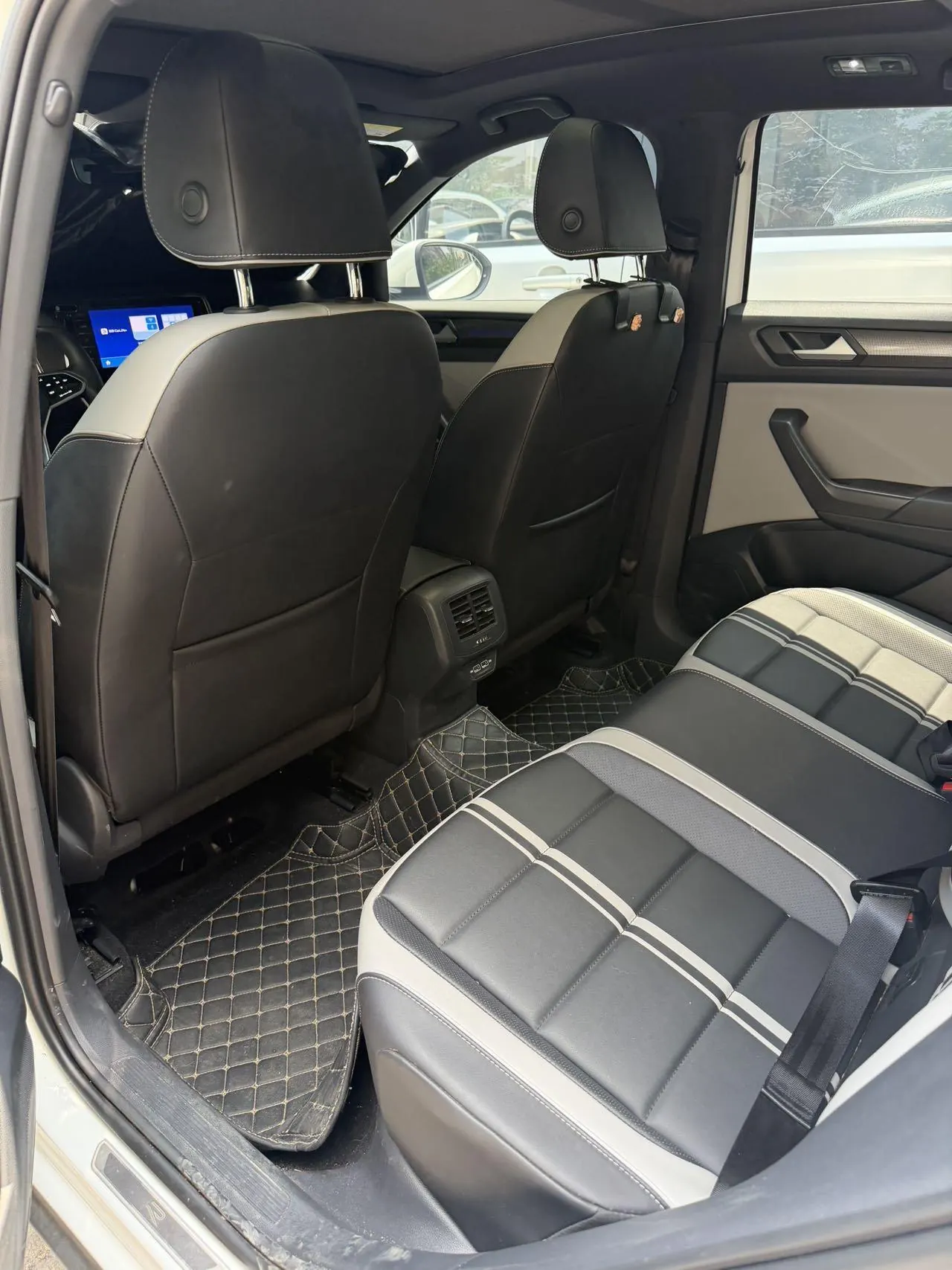 Volkswagen 2024 Tange 1.5TSI 300TSI Two-Drive Chen Guang Edition Automatic Gear 4