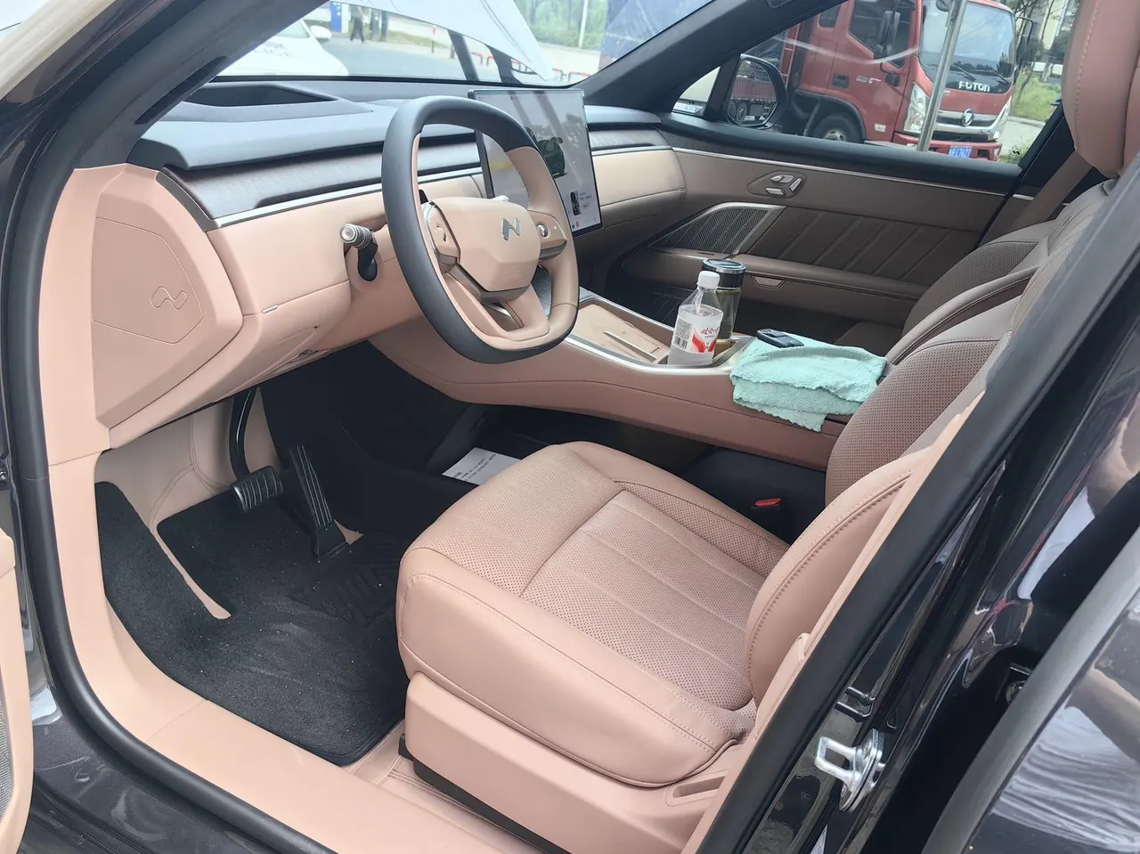 ONVO 2026 L90 Ultra six-seat automatic gear 3