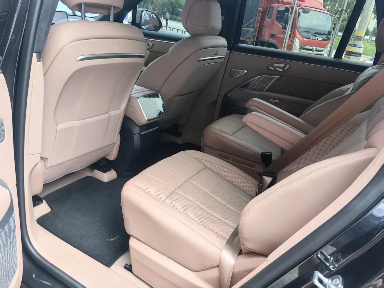 ONVO 2026 L90 Ultra six-seat automatic gear 4