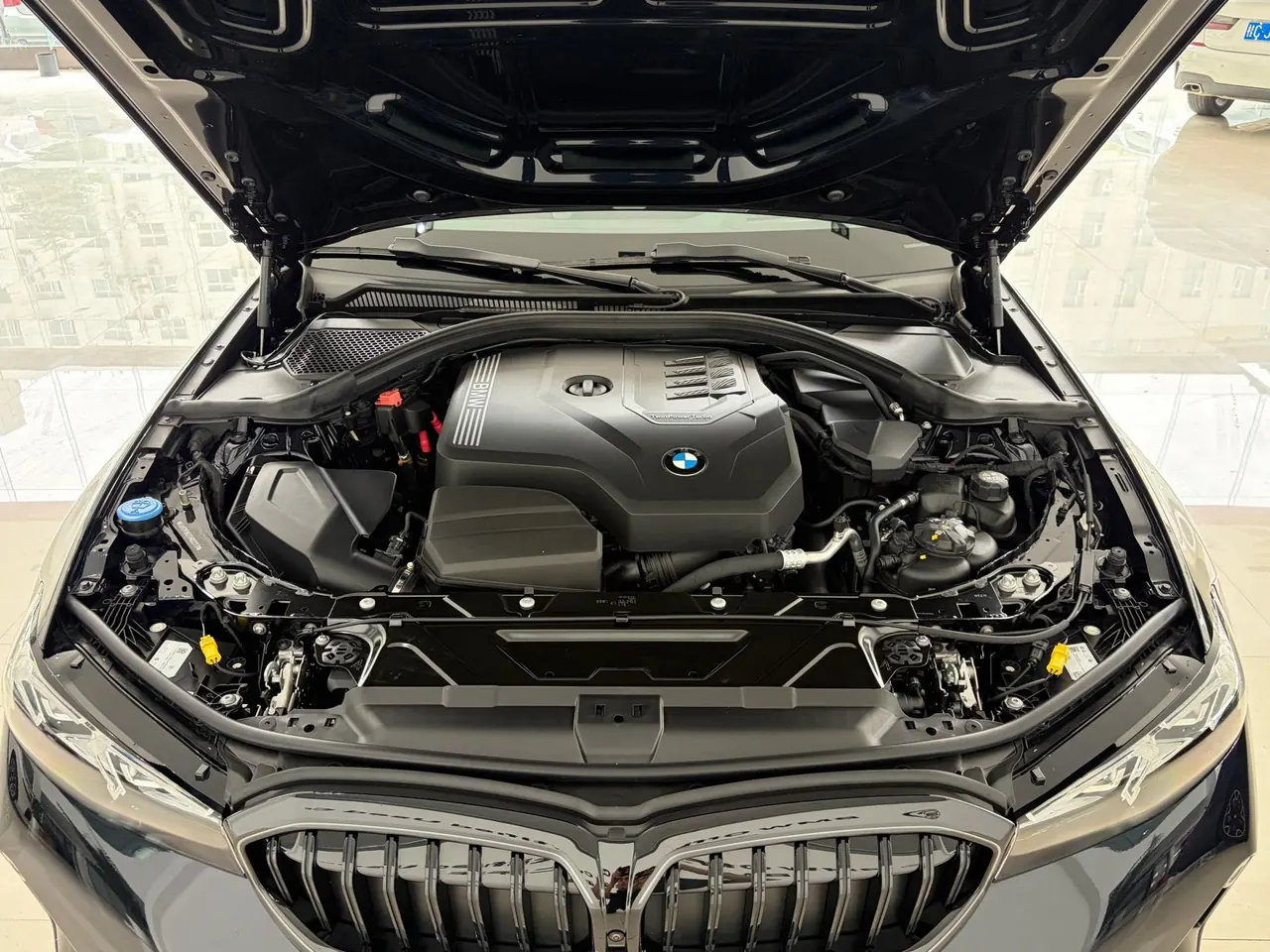 BMW 3 Series 2026 330Li 2.0T M Sports Obsidian Night Suit Automatic Gear 15