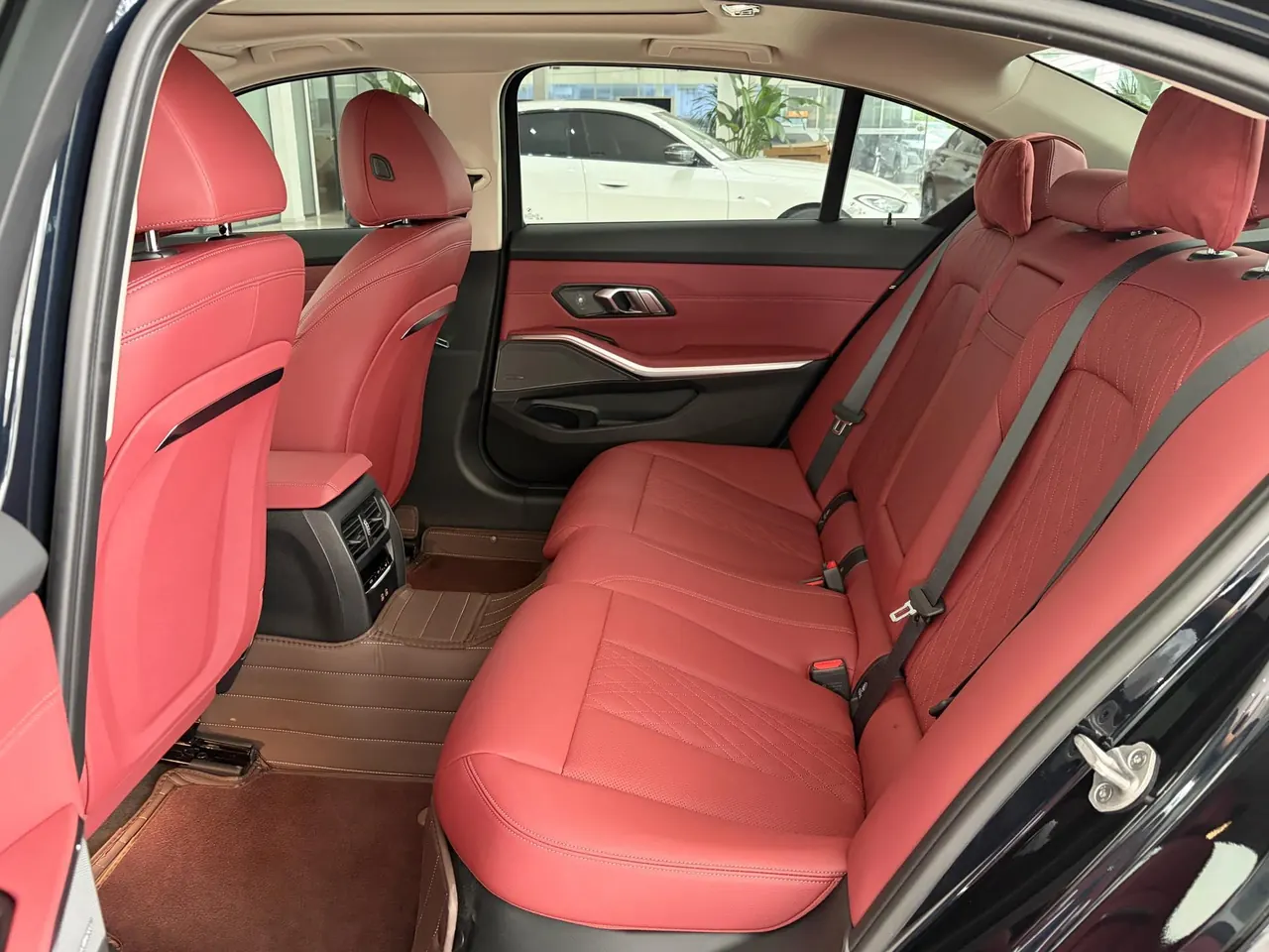 BMW 3 Series 2026 330Li 2.0T M Sports Obsidian Night Suit Automatic Gear 8