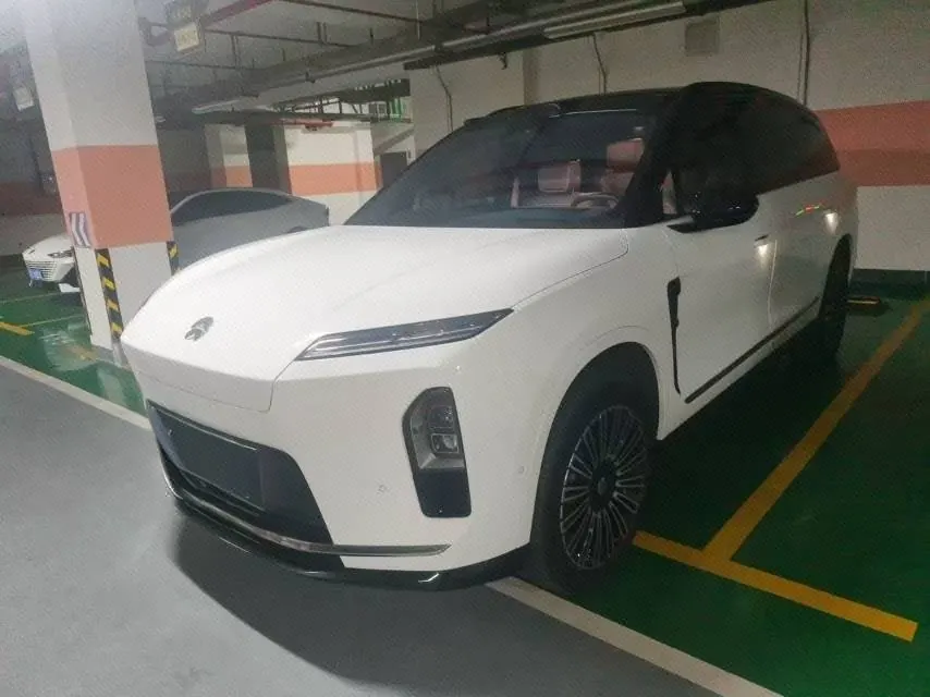 Open image lightbox: NIO 2026 ES8 6-seat executive deluxe automatic gear