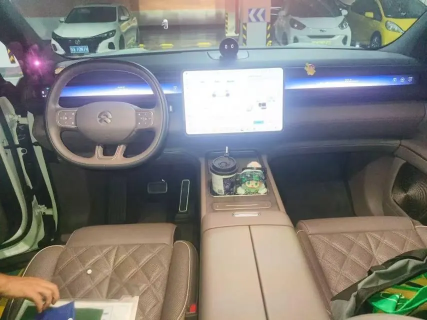 NIO 2026 ES8 6-seat executive deluxe automatic gear 3