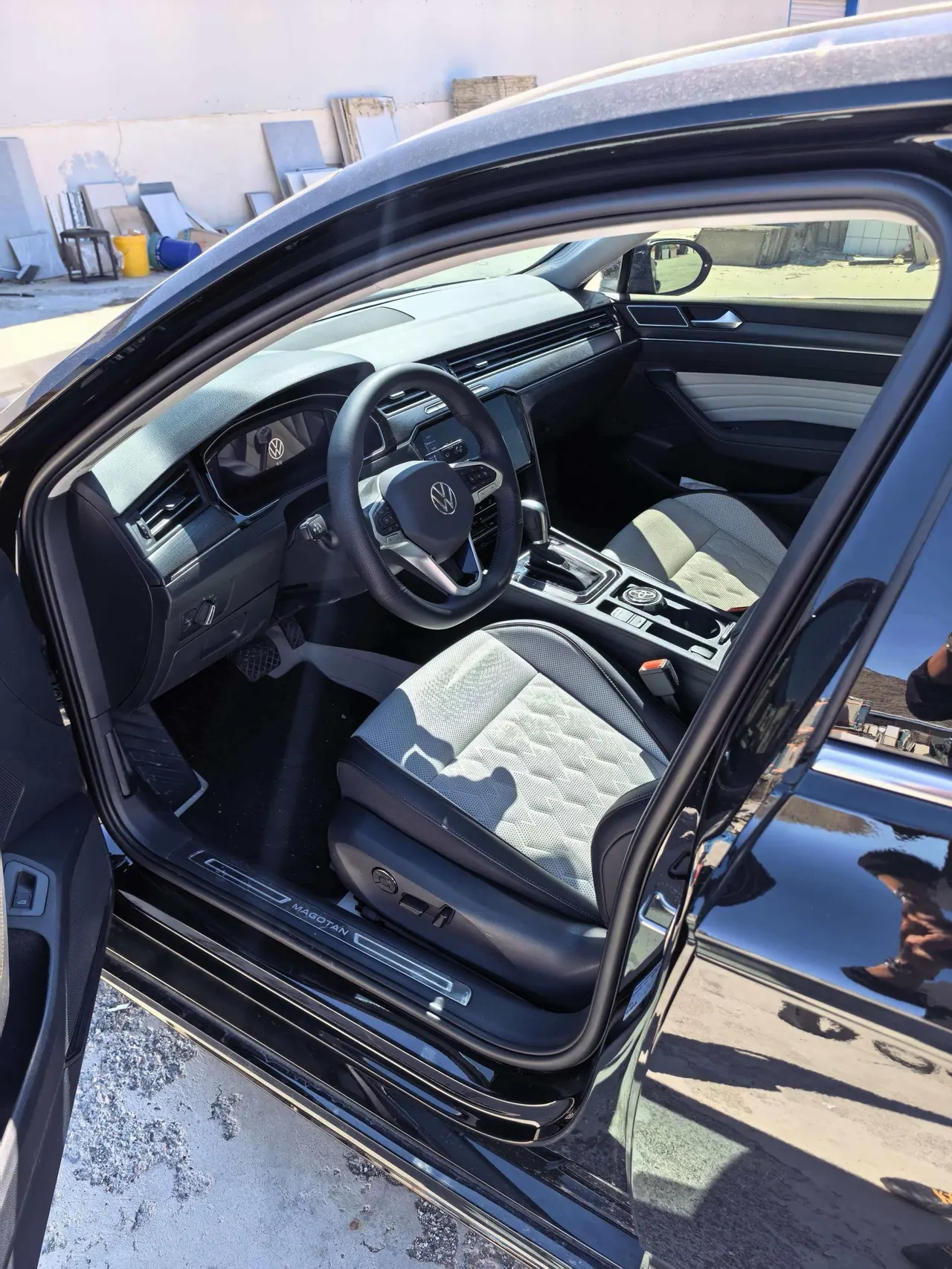 Volkswagen 2025 Magotan 2.0TSI 330TSI 2 million luxury automatic gear 5