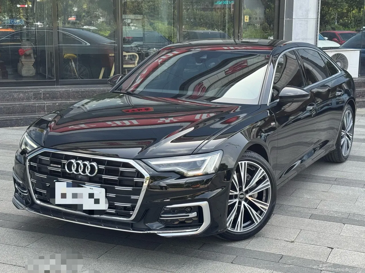 打开图片灯箱:Audi 2025 A6L 2.0TFSI 45TFSI Quattro Selected Dynamic (Modified) Automatic Gear