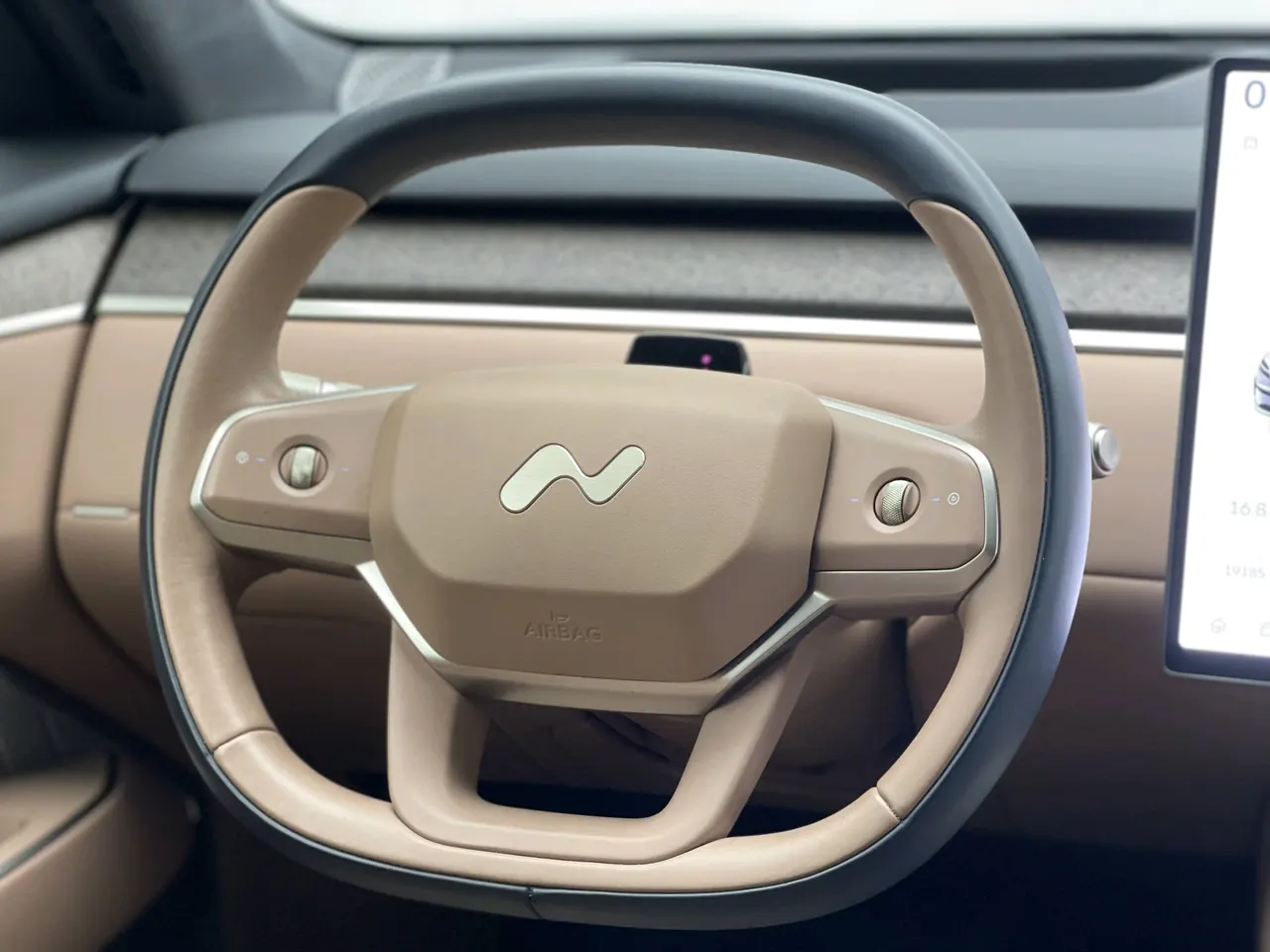 ONVO 2025 L90 Ultra Six‑Seater Automatic 16