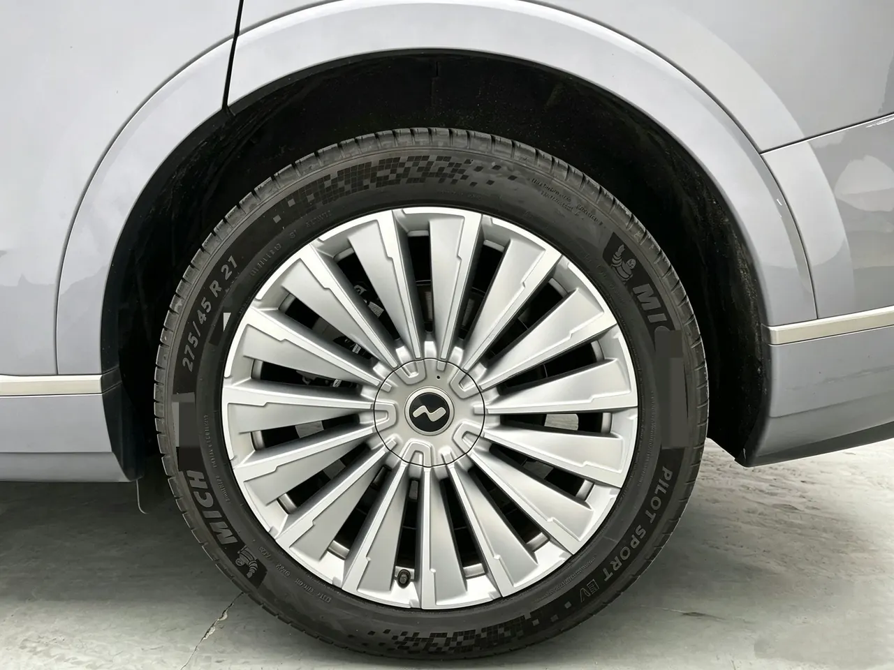 ONVO 2025 L90 Ultra Six‑Seater Automatic 8