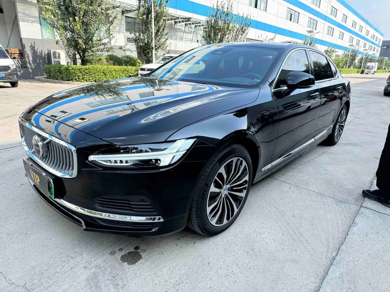Volvo S90 New Energy 2025 S90 PHEV 2.0T T8 Four-wheel Drive Long Endurance Zhiyi Deluxe Edition Automatic Gear - View 1