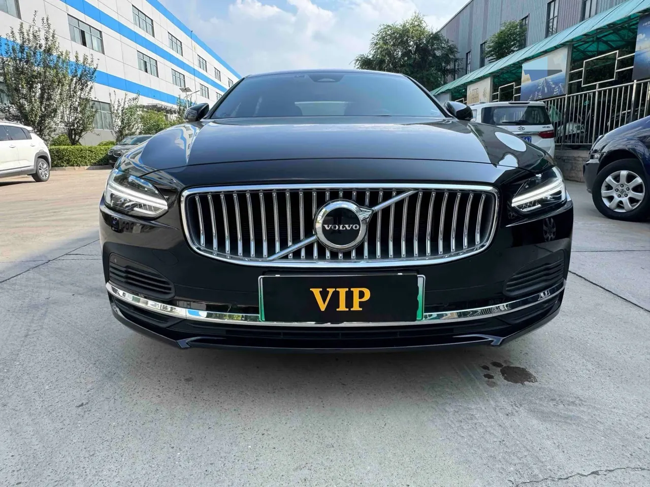 Volvo S90 New Energy 2025 S90 PHEV 2.0T T8 Four-wheel Drive Long Endurance Zhiyi Deluxe Edition Automatic Gear 2