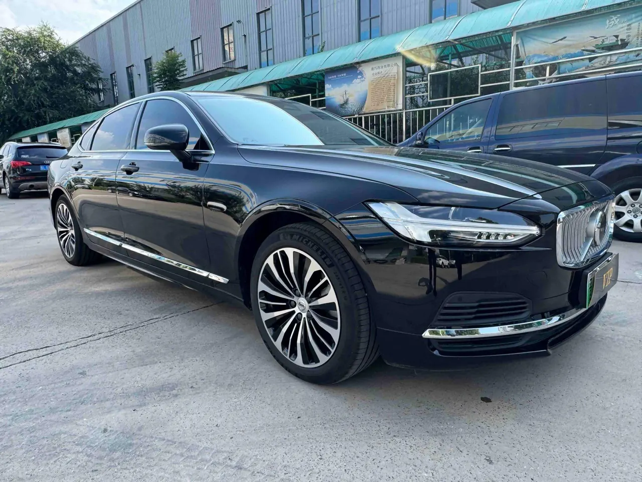 Volvo S90 New Energy 2025 S90 PHEV 2.0T T8 Four-wheel Drive Long Endurance Zhiyi Deluxe Edition Automatic Gear 3