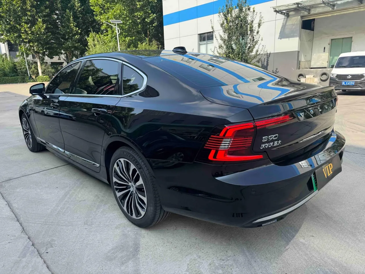 Volvo S90 New Energy 2025 S90 PHEV 2.0T T8 Four-wheel Drive Long Endurance Zhiyi Deluxe Edition Automatic Gear 4