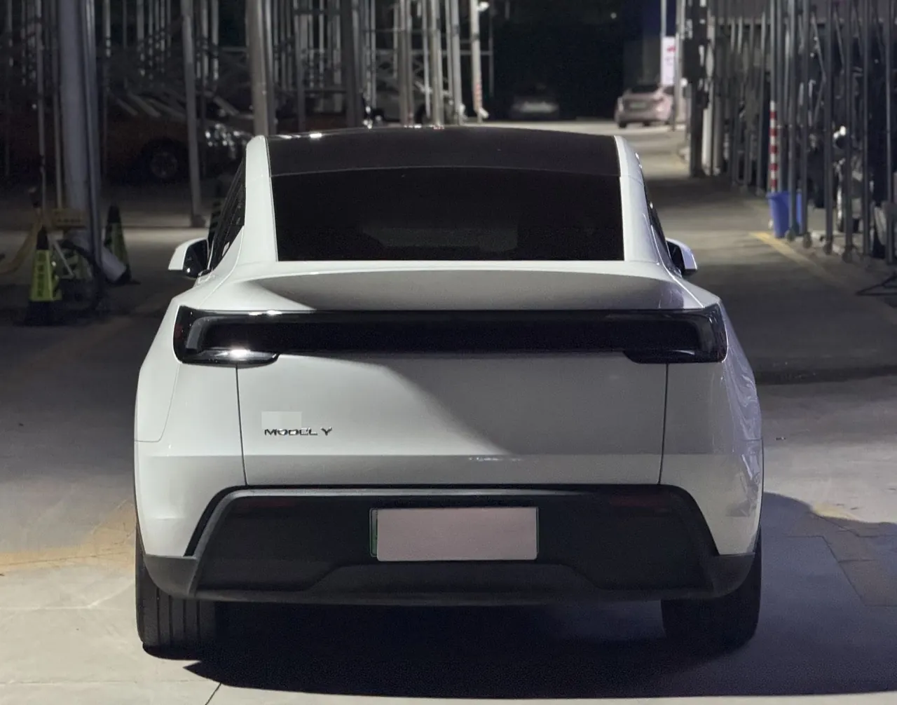 Tesla 2024 Model Y rear-wheel drive version automatic transmission 3
